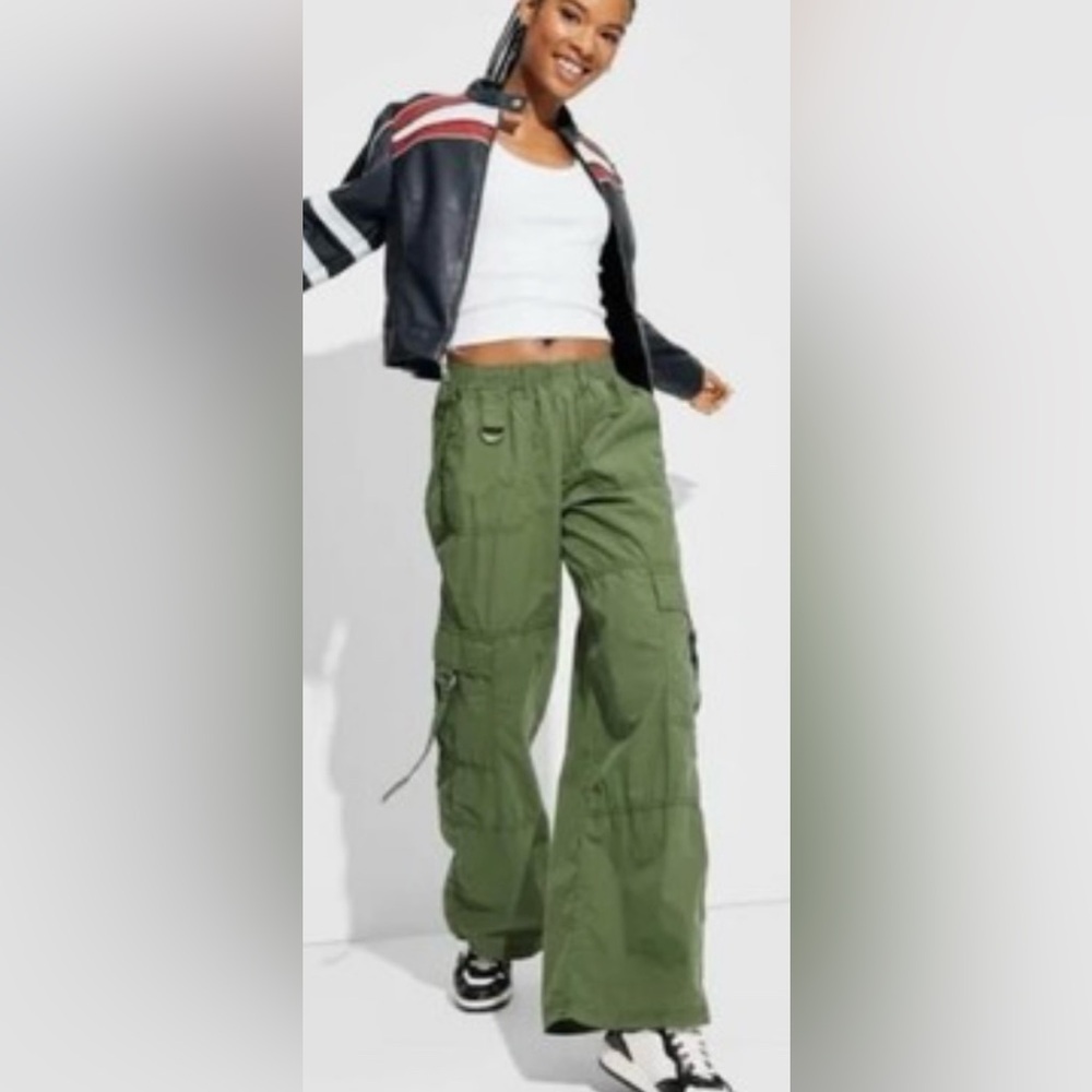 Wild Fable Army Green Cargos - Picture 3 of 10